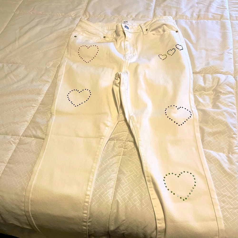 New York and company white jeans with heart design